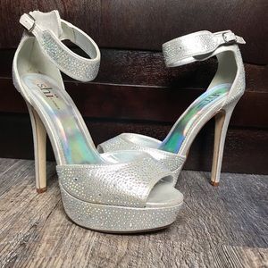 Shi Silver Heels